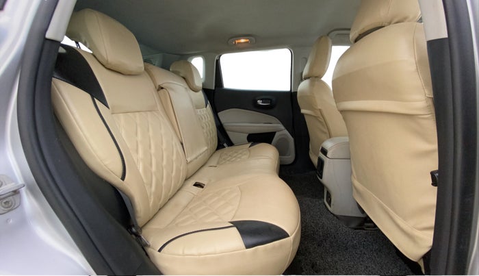 2017 Jeep Compass LIMITED 2.0 DIESEL, Diesel, Manual, 1,06,428 km, Right Side Rear Door Cabin