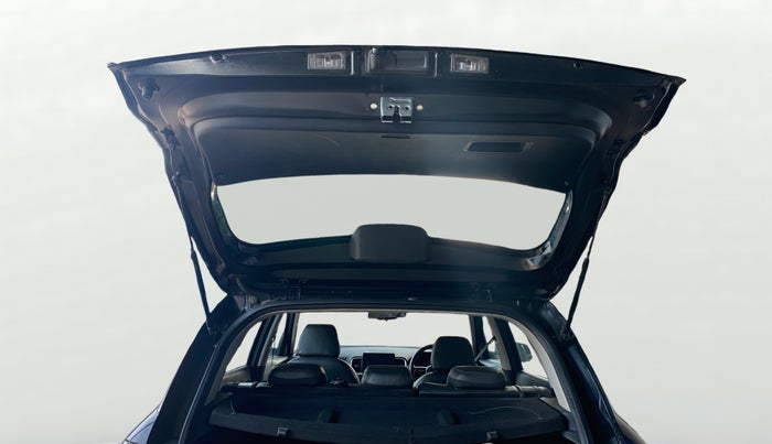 2024 Hyundai VENUE SX 1.2 PETROL, CNG, Manual, 31,232 km, Boot Door Open