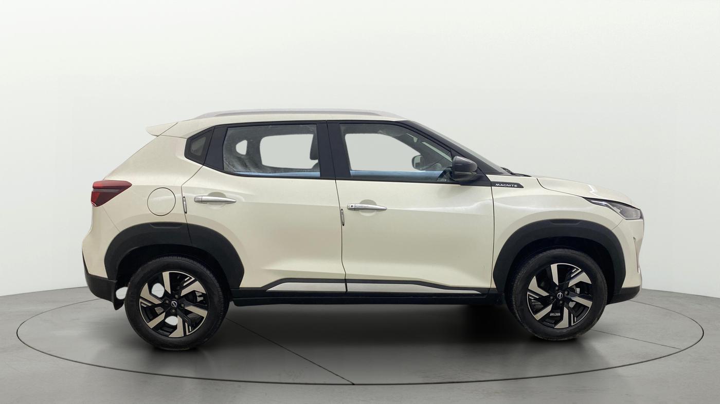 2024 Nissan MAGNITE N-Connecta B4D 1.0 Petrol MT, Petrol, Manual, 10,573 km, Right Side View