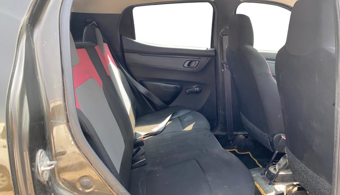 2018 Renault Kwid RXT 1.0, CNG, Manual, 57,393 km, Right Side Rear Door Cabin