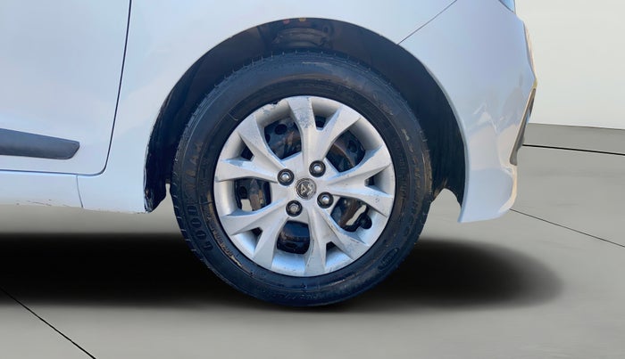 2015 Hyundai Xcent S 1.2, Petrol, Manual, 1,10,521 km, Right Front Wheel