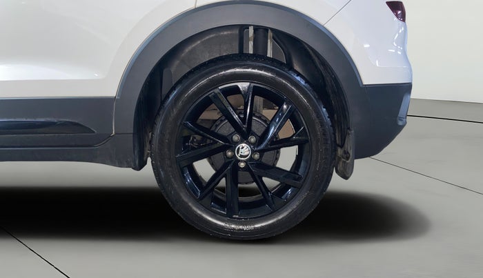 2025 Skoda KUSHAQ Sportline 1.0L TSI AT, Petrol, Automatic, 6,830 km, Left Rear Wheel