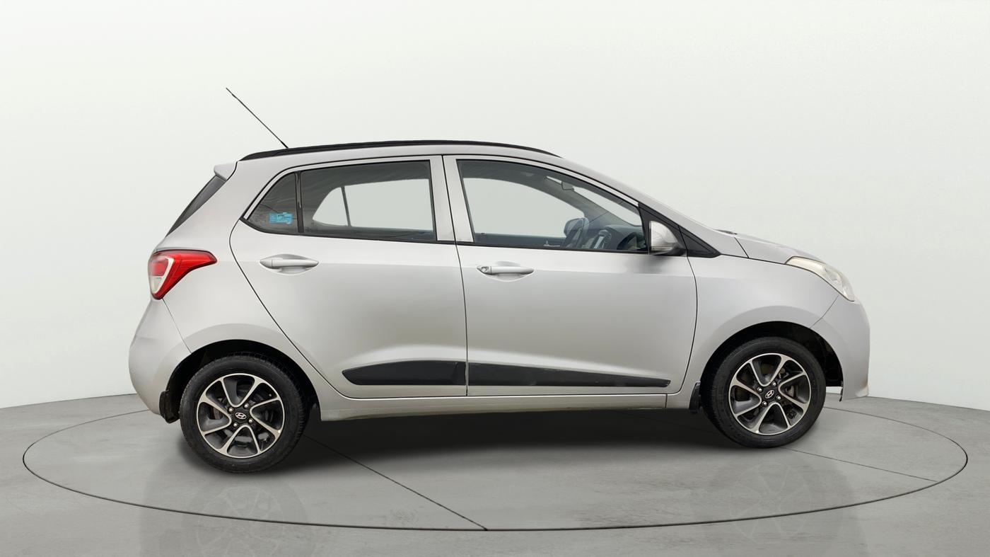 2017 Hyundai Grand i10 SPORTZ (O) AT 1.2 KAPPA VTVT, Petrol, Automatic, 75 km, Right Side View