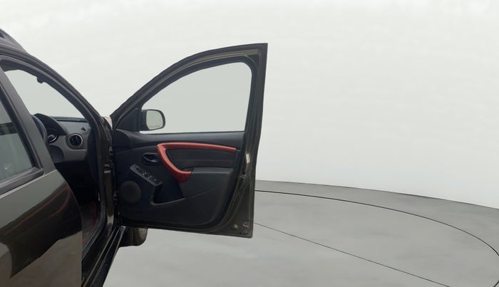 2018 Renault Duster 85 PS RXS MT DIESEL, Diesel, Manual, 1,28,228 km, RHS Front Door