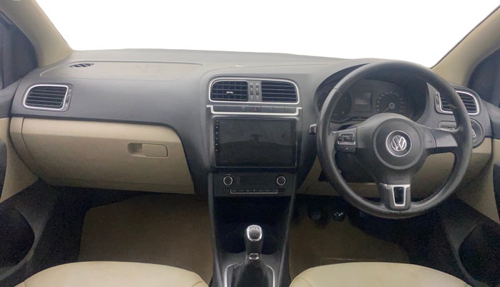 2014 Volkswagen Polo HIGHLINE1.2L, Petrol, Manual, 1,18,268 km, Dashboard