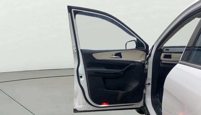 2023 Mahindra XUV700 AX 7 D AT AWD 7 STR, Diesel, Automatic, 94,253 km, LHS Front Door