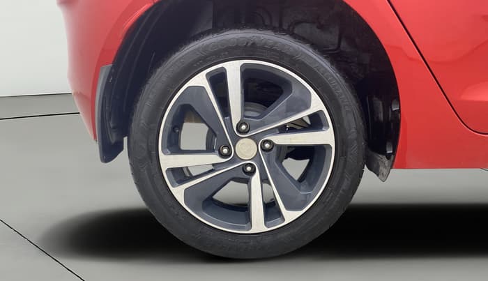 2022 Tata ALTROZ XZ PLUS DIESEL, Diesel, Manual, 33,122 km, Right Rear Wheel