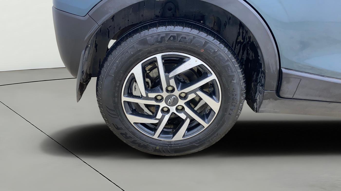 2022 Mahindra XUV300 W8 (O) 1.2 PETROL AMT, Petrol, Automatic, 26,264 km, Right Rear Wheel