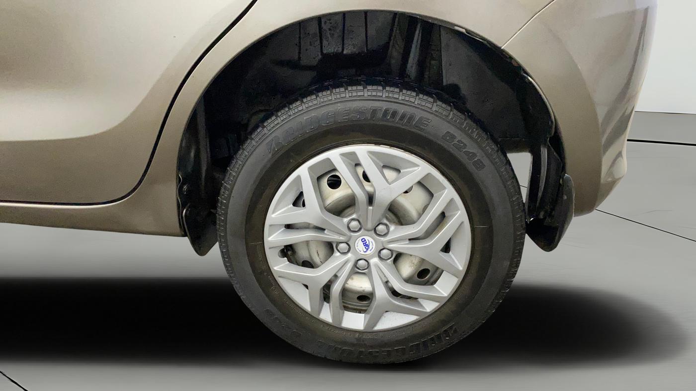 2020 Maruti Swift LXI, CNG, Manual, 1,08,736 km, Left Rear Wheel