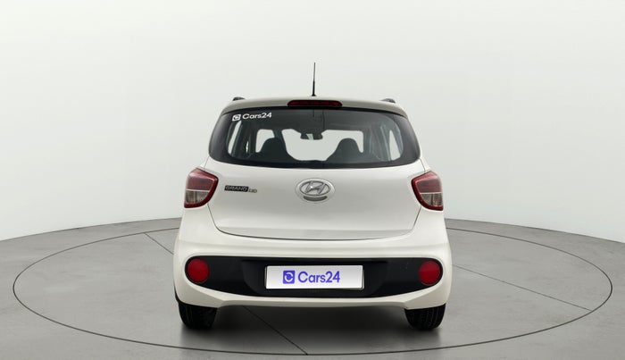 2018 Hyundai Grand i10 MAGNA AT 1.2 KAPPA VTVT, Petrol, Automatic, 49,574 km, Back/Rear