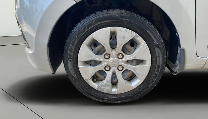 2015 Hyundai Xcent S 1.2, Petrol, Manual, 1,45,243 km, Left Front Wheel