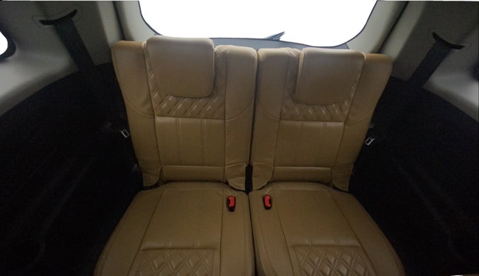 2018 Mahindra XUV500 W11 (O) AT, Diesel, Automatic, 24,675 km, Third Seat Row ( optional )