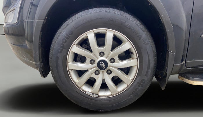 2015 Mahindra XUV500 W10, Diesel, Manual, 50,127 km, Left Front Wheel