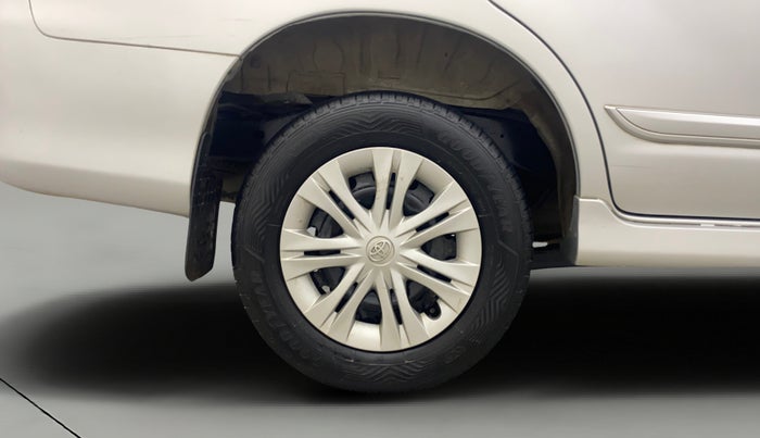 2014 Toyota Innova 2.5 GX 8 STR, Diesel, Manual, 1,07,663 km, Right Rear Wheel