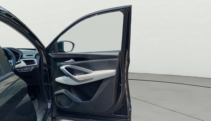 2021 MG HECTOR PLUS SUPER 1.5 PETROL TURBO HYBRID MT 7-STR, Petrol, Manual, 29,252 km, RHS Front Door