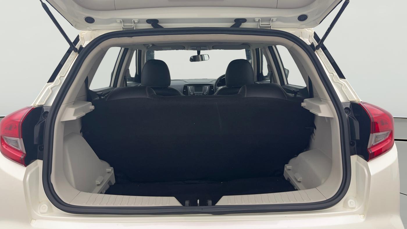 2022 Mahindra XUV300 W6 1.2 PETROL, Petrol, Manual, 20,824 km, Boot Open Zoomed View