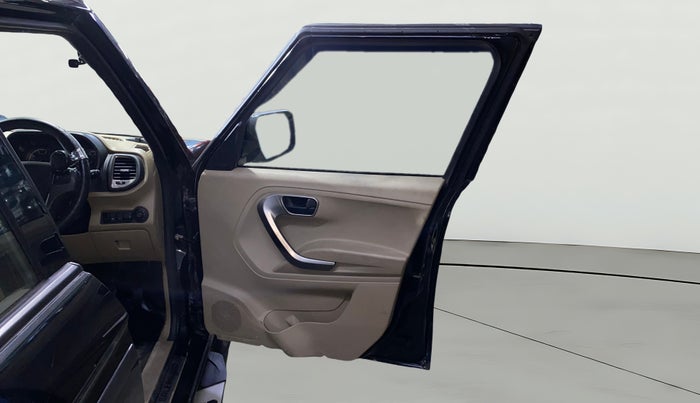 2022 Mahindra BOLERO NEO N10 R, Diesel, Manual, 60,038 km, RHS Front Door