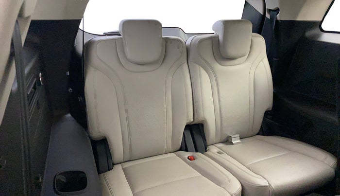 2021 Mahindra XUV700 AX 7 LUXURY D AT 7 STR, Diesel, Automatic, 92,703 km, Third Seat Row ( optional )