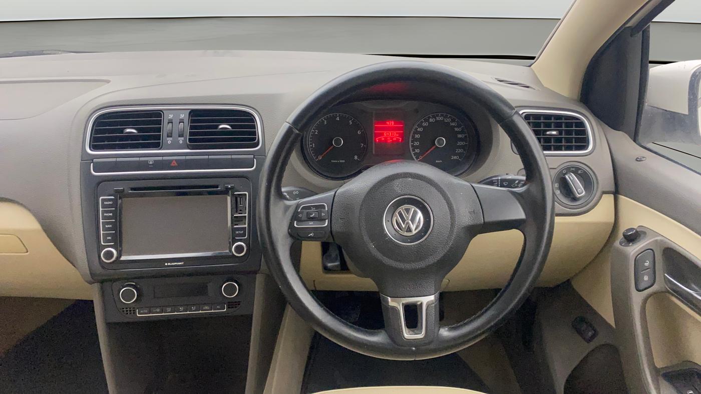 2014 Volkswagen Vento HIGHLINE 1.6 MPI, Petrol, Manual, 64,335 km, Steering Wheel Close Up