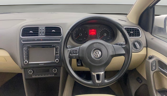 2014 Volkswagen Vento HIGHLINE 1.6 MPI, Petrol, Manual, 64,278 km, Steering Wheel Close Up