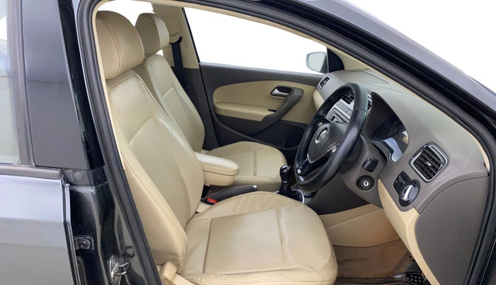 2015 Volkswagen Vento HIGHLINE 1.6 MPI, Petrol, Manual, 75,856 km, Right Side Front Door Cabin