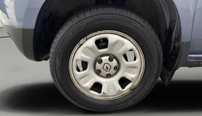 2014 Renault Duster RXE PETROL, Petrol, Manual, 43,030 km, Left Front Wheel