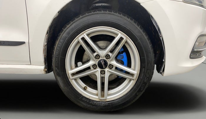 2015 Volkswagen Polo COMFORTLINE 1.2L, Petrol, Manual, 1,02,403 km, Right Front Wheel