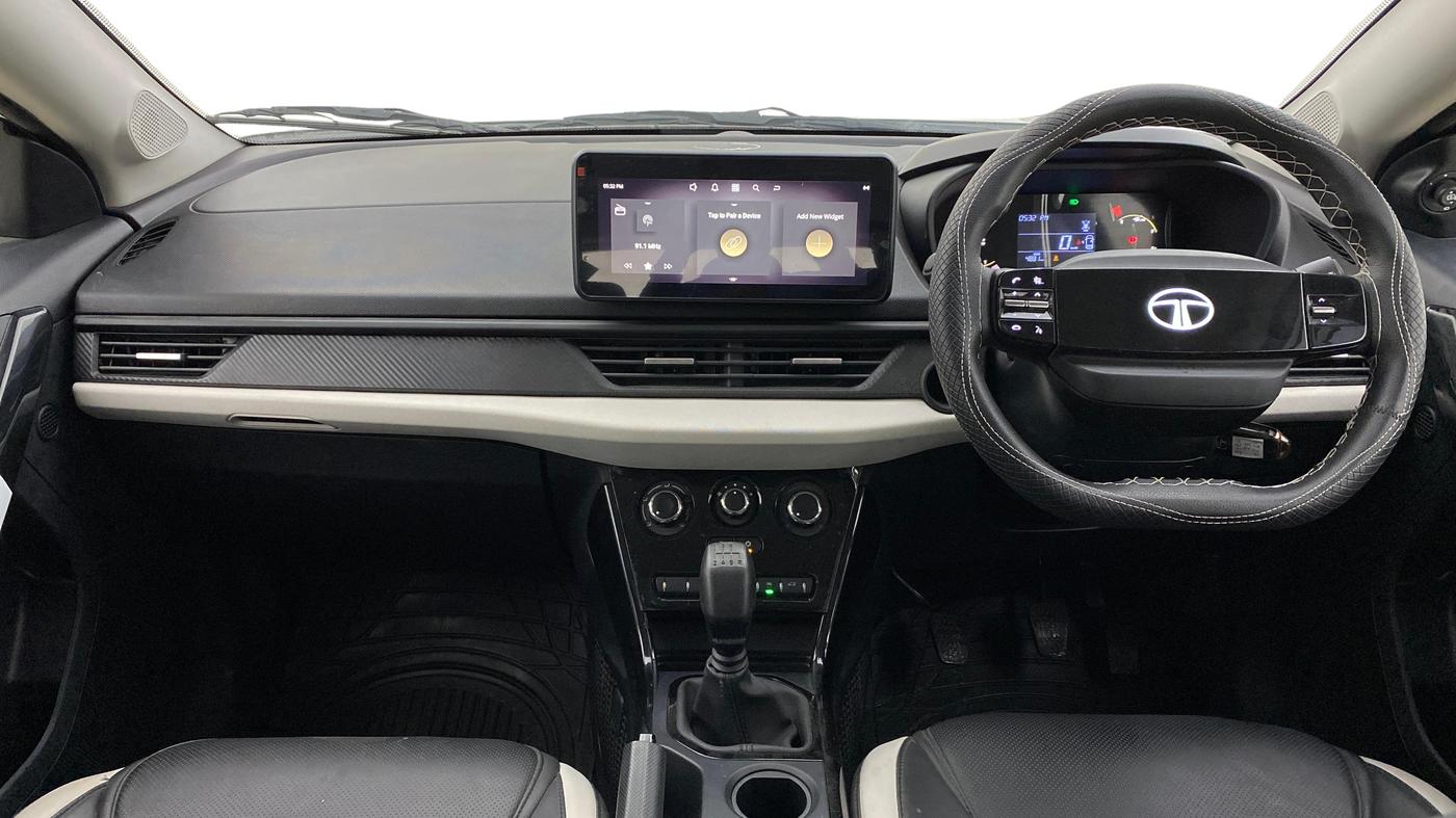 2025 Tata NEXON Pure Plus 1.2 iCNG 6MT, CNG, Manual, 4,881 km, Dashboard