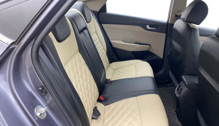 2018 Hyundai Verna 1.6 VTVT SX, Petrol, Manual, 74,967 km, Right Side Rear Door Cabin
