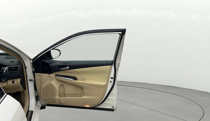 2016 Toyota Camry HYBRID, Hybrid, Automatic, 67,776 km, RHS Front Door