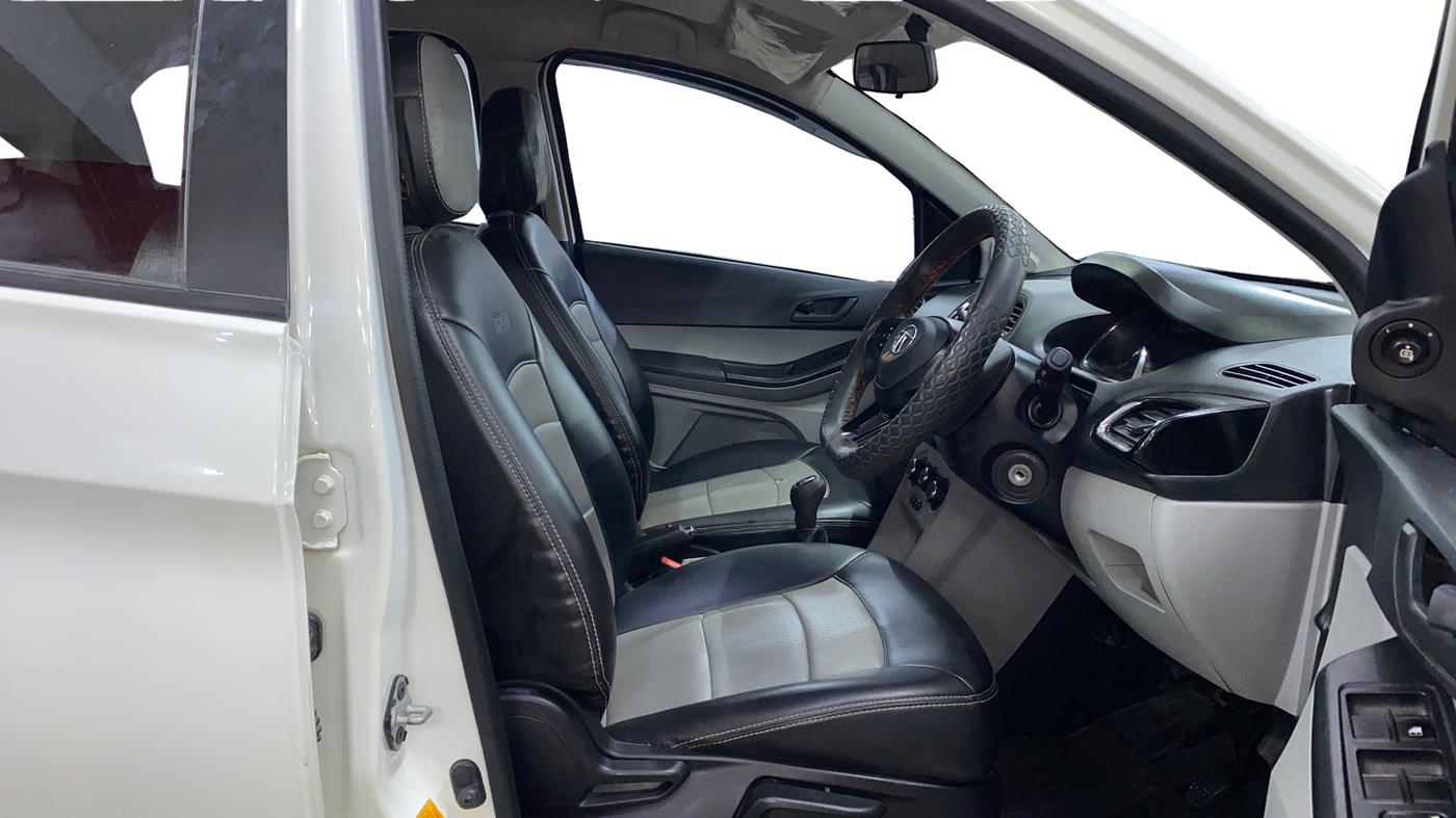 2023 Tata Tiago XT RHYTHM PETROL, Petrol, Manual, 36,790 km, Right Side Front Door Cabin