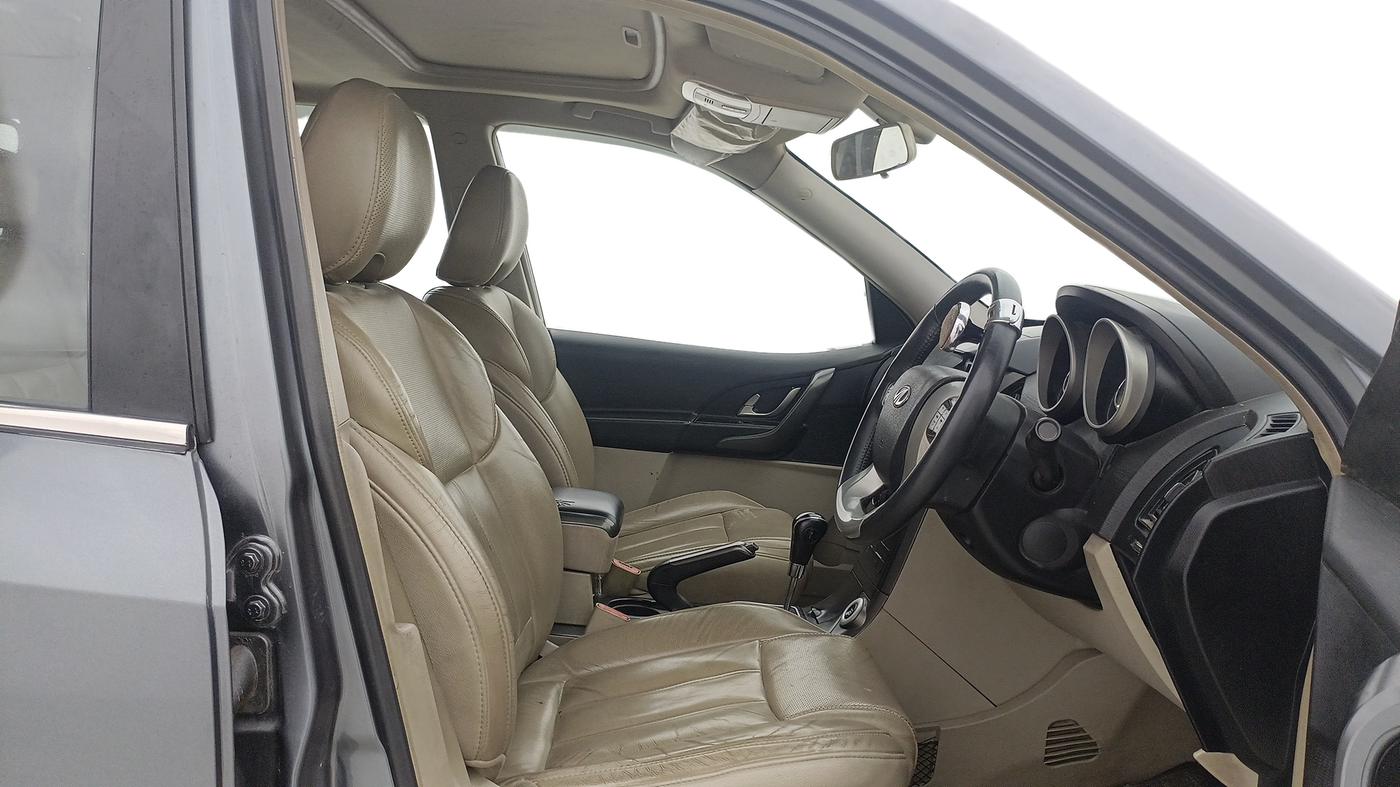 2017 Mahindra XUV500 W10 AT 1.99, Diesel, Automatic, 96,678 km, Right Side Front Door Cabin
