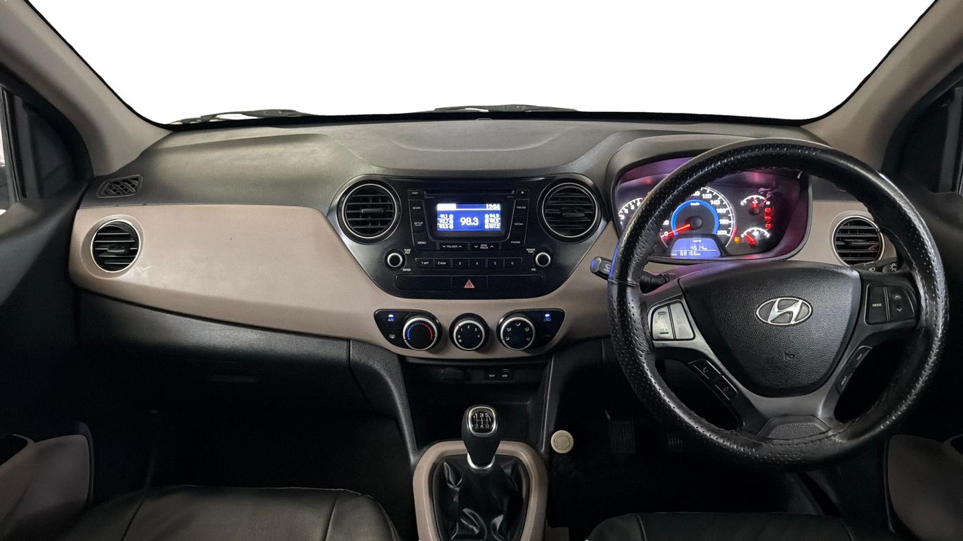 2015 Hyundai Grand i10 SPORTZ 1.2 KAPPA VTVT, Petrol, Manual, 68,157 km, Dashboard