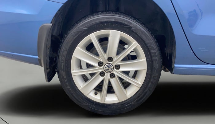 2016 Volkswagen Vento HIGHLINE 1.6 MPI, Petrol, Manual, 55,245 km, Right Rear Wheel