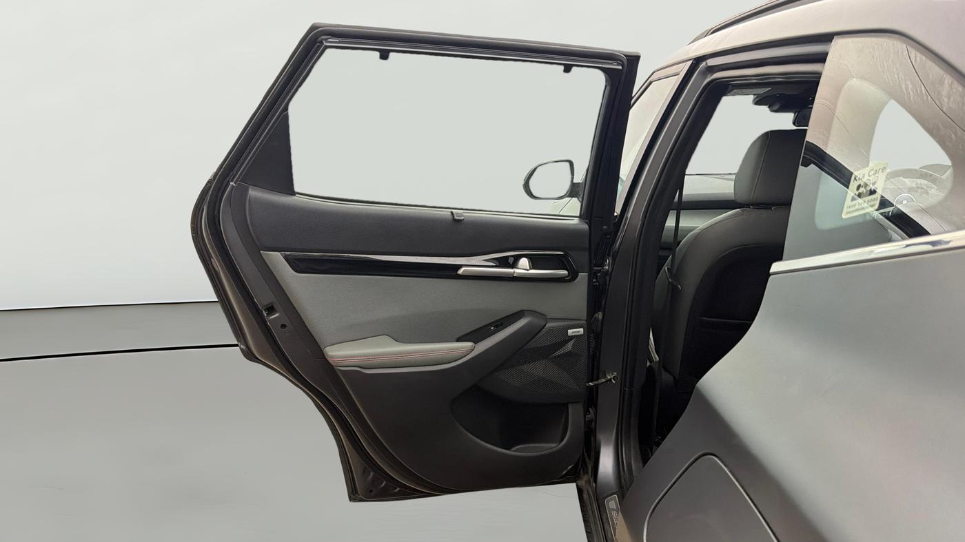 2025 KIA SELTOS  X LINE 1.5 DIESEL AT, Diesel, Automatic, 10,712 km, LHS Rear Door