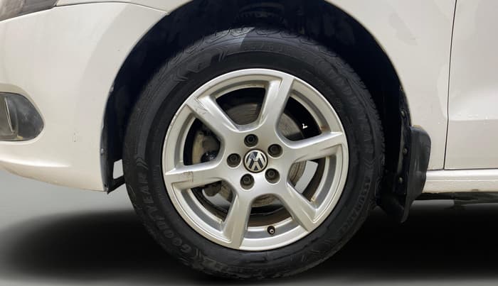 2013 Volkswagen Vento HIGHLINE PETROL AT, Petrol, Automatic, 64,381 km, Left Front Wheel