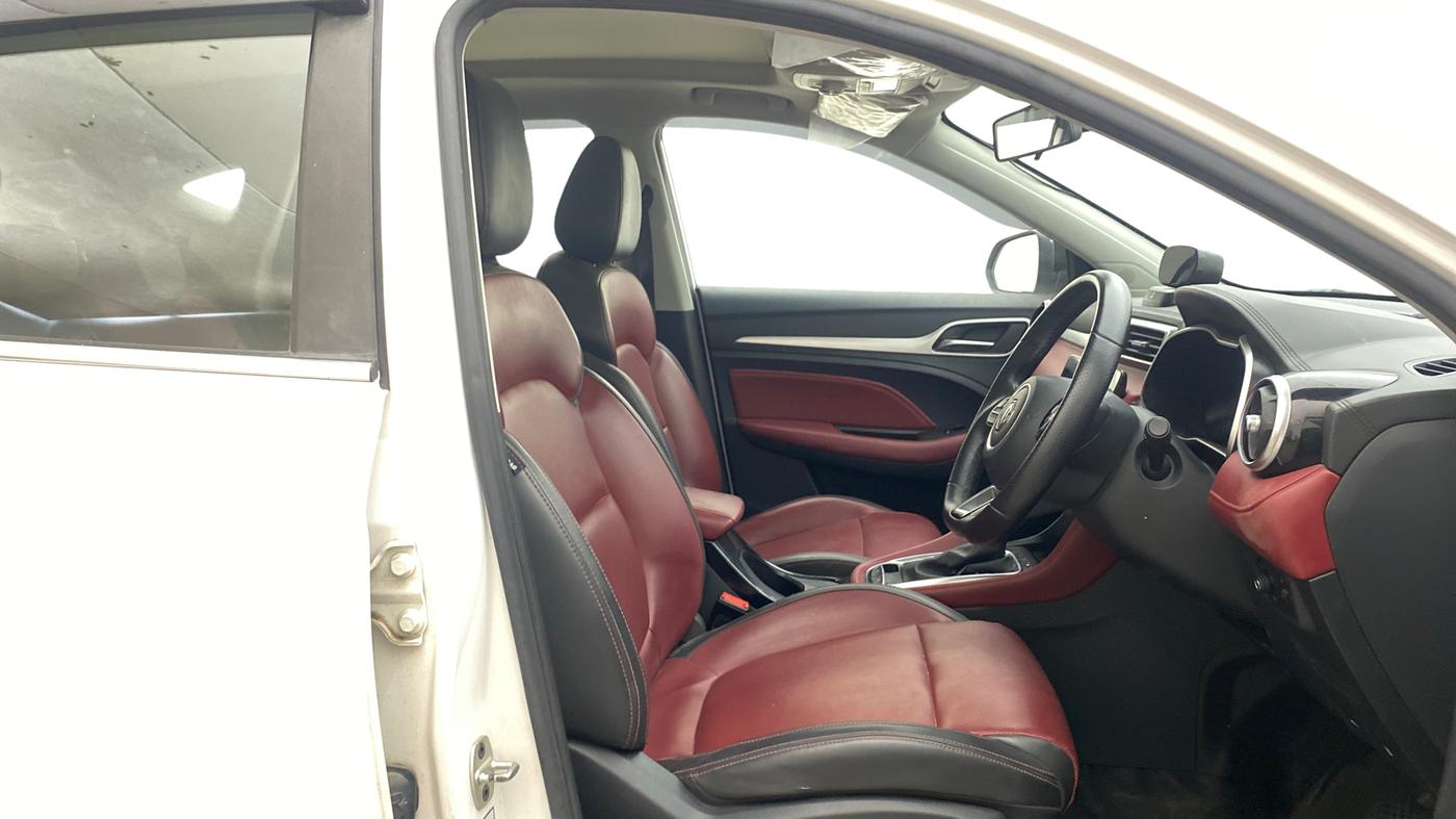 2021 MG ASTOR SAVVY 1.5 CVT S RED, Petrol, Automatic, 46,220 km, Right Side Front Door Cabin