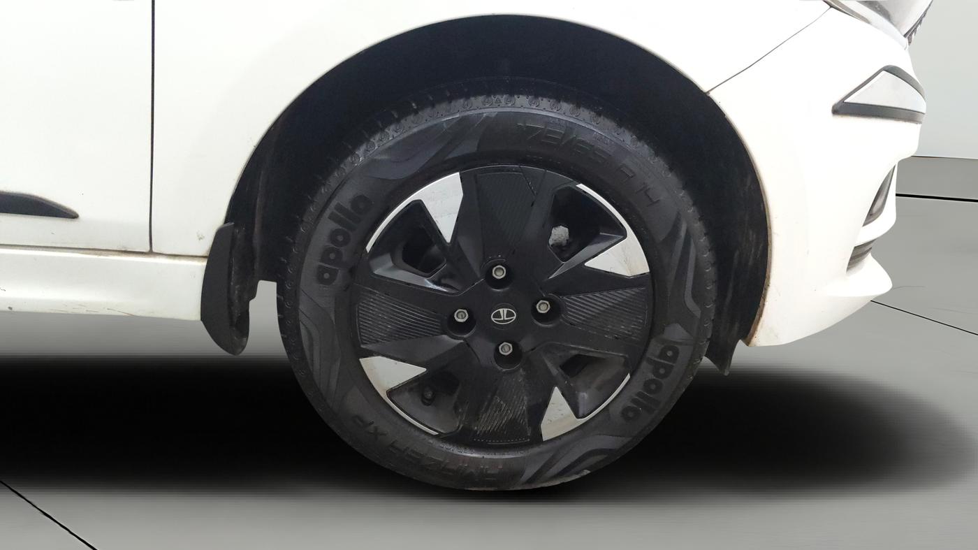 2025 Tata Tiago XTA CNG , CNG, Automatic, 3,158 km, Right Front Wheel