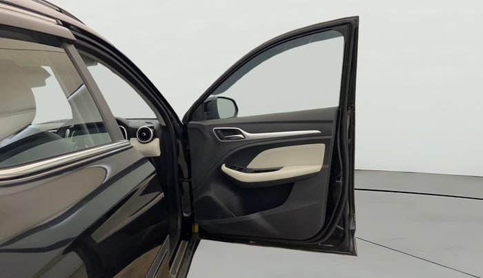 2023 MG ASTOR SUPER 1.5 MT, Petrol, Manual, 20,780 km, RHS Front Door