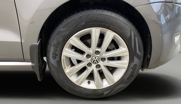 2014 Volkswagen Polo HIGHLINE DIESEL, Diesel, Manual, 58,909 km, Right Front Wheel