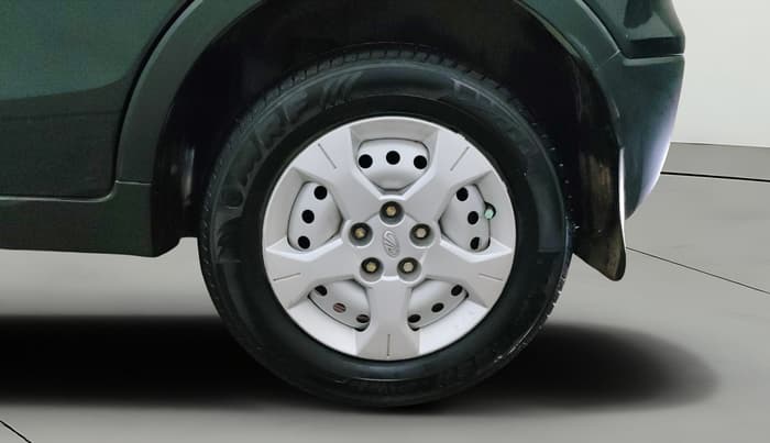 2022 Mahindra XUV300 W4 1.2 PETROL, Petrol, Manual, 1,07,747 km, Left Rear Wheel