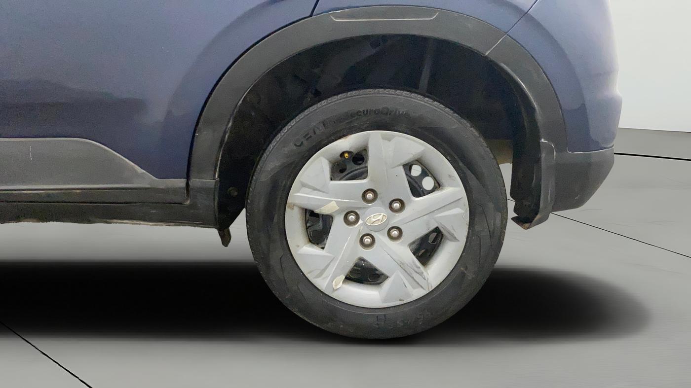 2022 Hyundai VENUE S+ 1.2, Petrol, Manual, 1,25,193 km, Left Rear Wheel