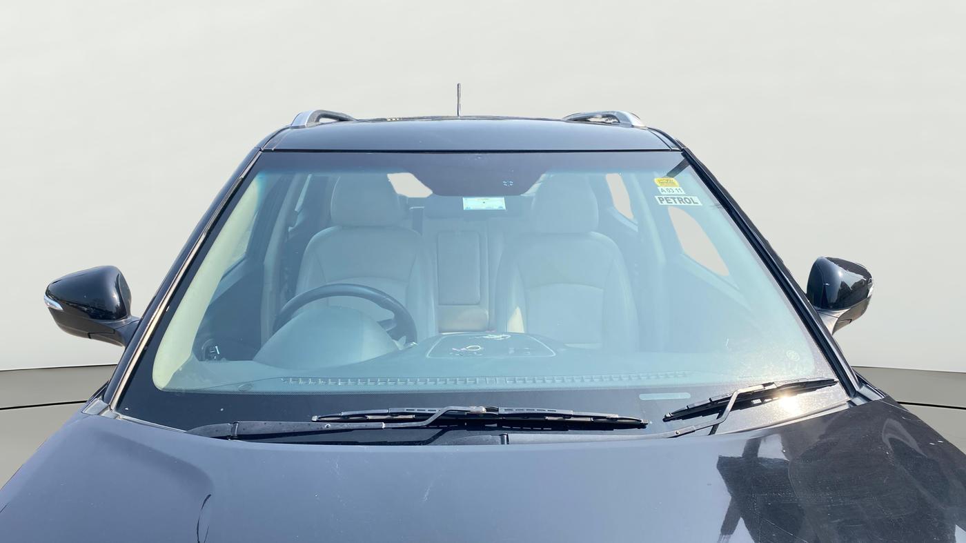 2019 Mahindra XUV300 W8 (O) 1.2 PETROL, Petrol, Manual, 1,00,047 km, Front Windshield