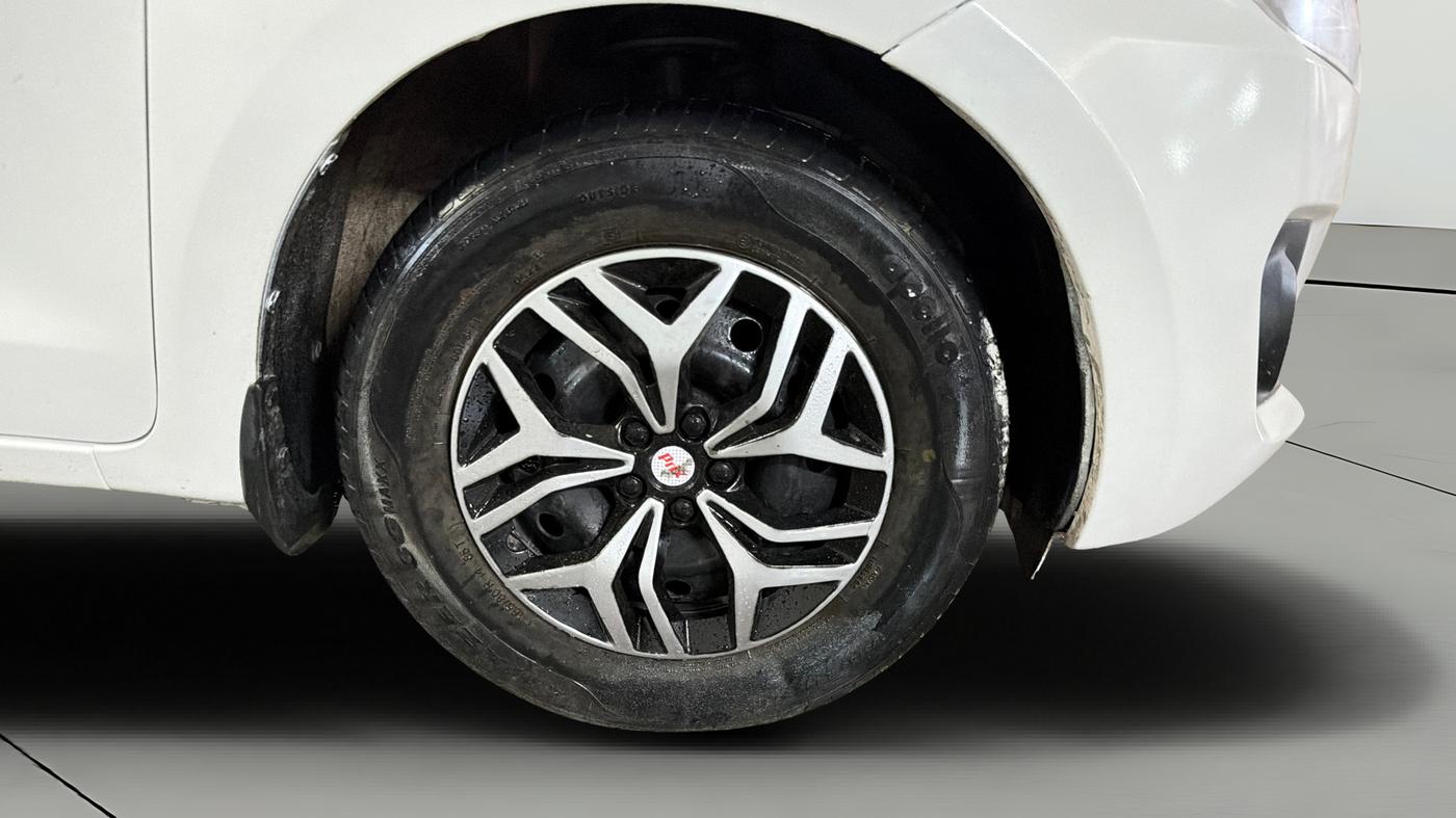 2022 Maruti Swift VXI, Petrol, Manual, 33,721 km, Right Front Wheel