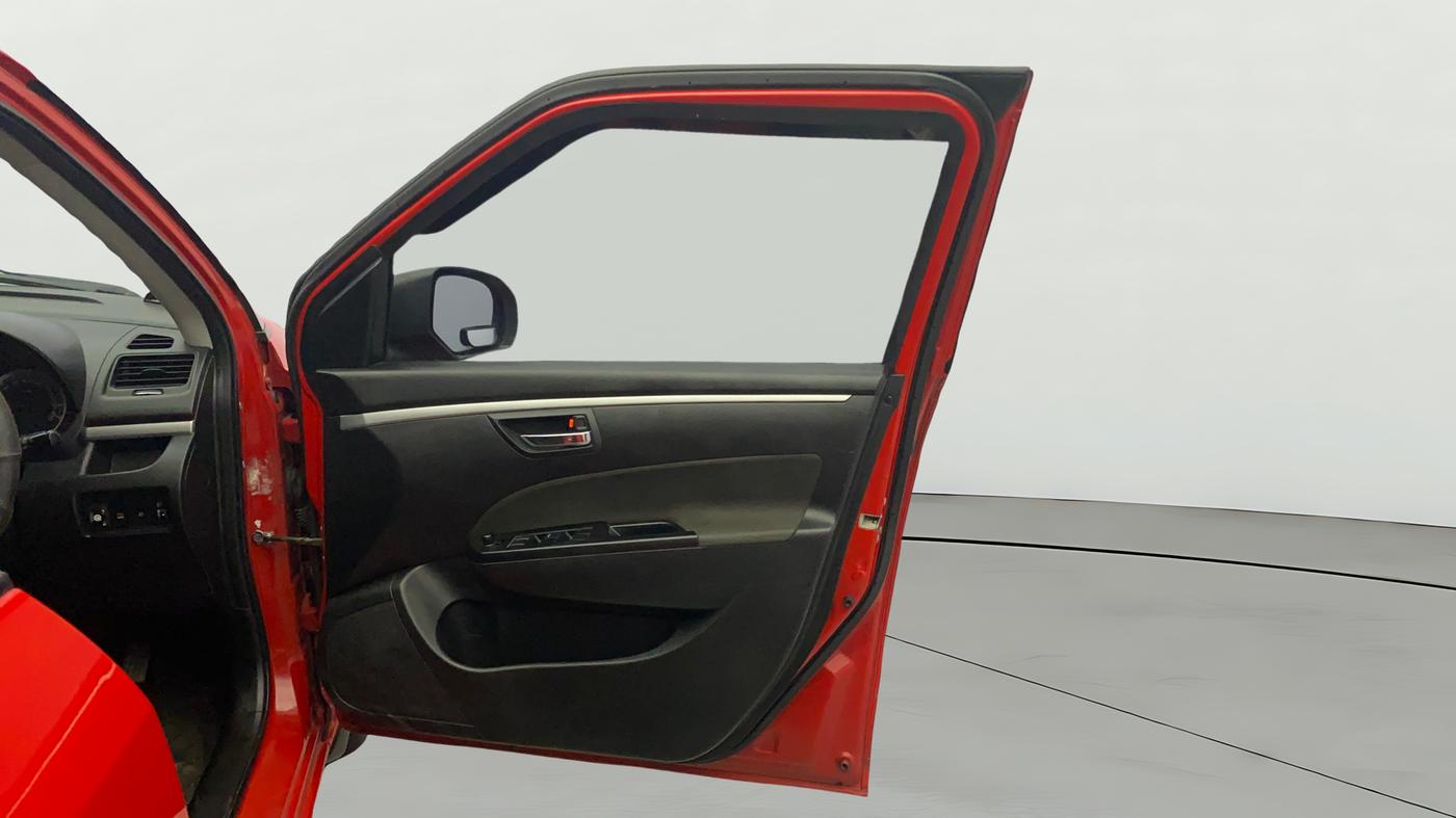 2016 Maruti Swift VXI, CNG, Manual, 94,818 km, RHS Front Door