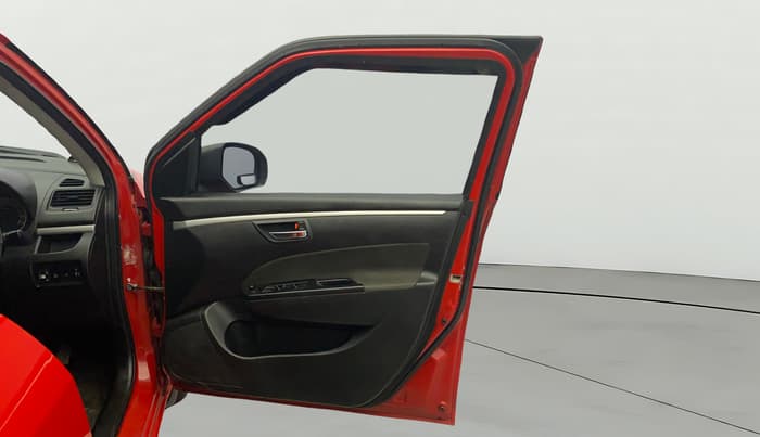 2016 Maruti Swift VXI, CNG, Manual, 94,818 km, RHS Front Door
