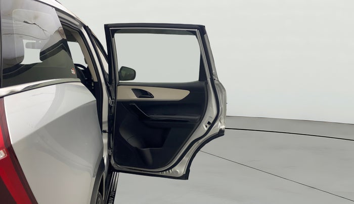 2022 Mahindra XUV700 AX 5 D MT 7 STR, Diesel, Manual, 33,379 km, RHS Rear Door