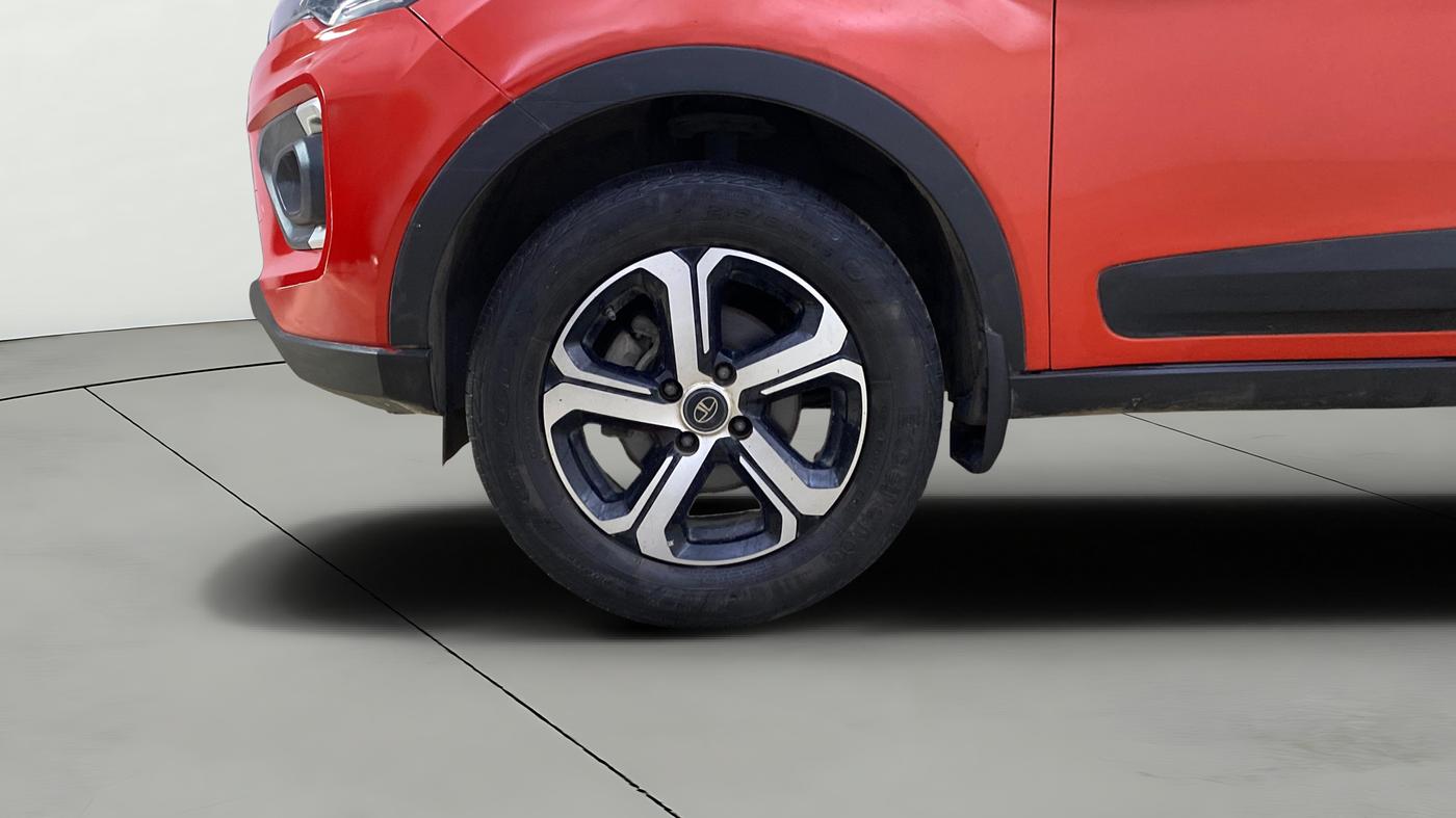 2022 Tata NEXON XZ PLUS SUNROOF PETROL DUAL TONE, Petrol, Manual, 70,753 km, Left Front Wheel
