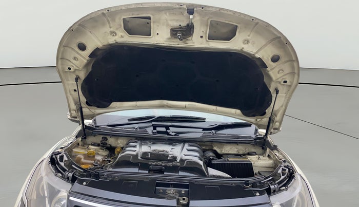 2016 Mahindra XUV500 W10, Diesel, Manual, 1,05,526 km, Open Bonet