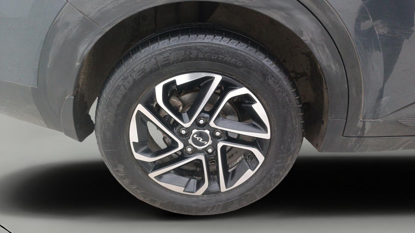 2022 KIA CARENS PRESTIGE PLUS 1.5 DIESEL 7 STR, Diesel, Manual, 1,27,075 km, Right Rear Wheel